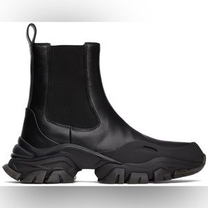 NIB MONCLER GENIUS buffed leather Chelsea boots in black, Sz 38.5 (fit Sz 7-7.5)
